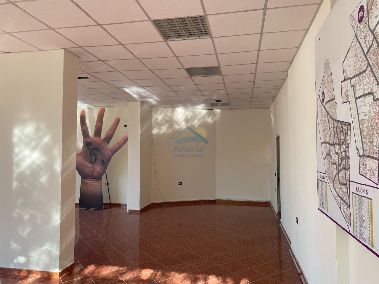 Магазин на продажу во Влёре, Албания